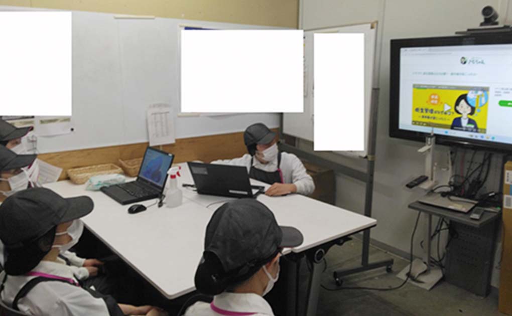 ミーティングルームで集合視聴